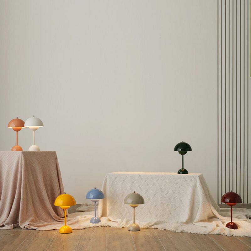 Nordic Style Metal Table Lamp Colorful Bud Shape Desk Lamp for Bedroom