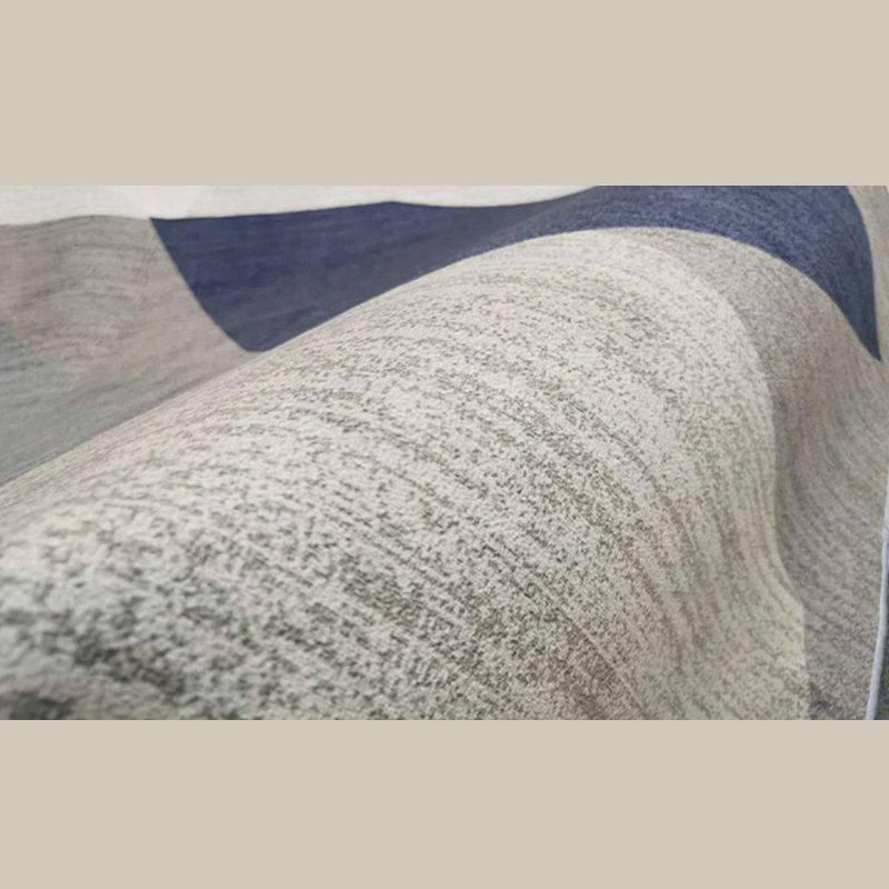 Tapis à imprimé tribal de ton blanc