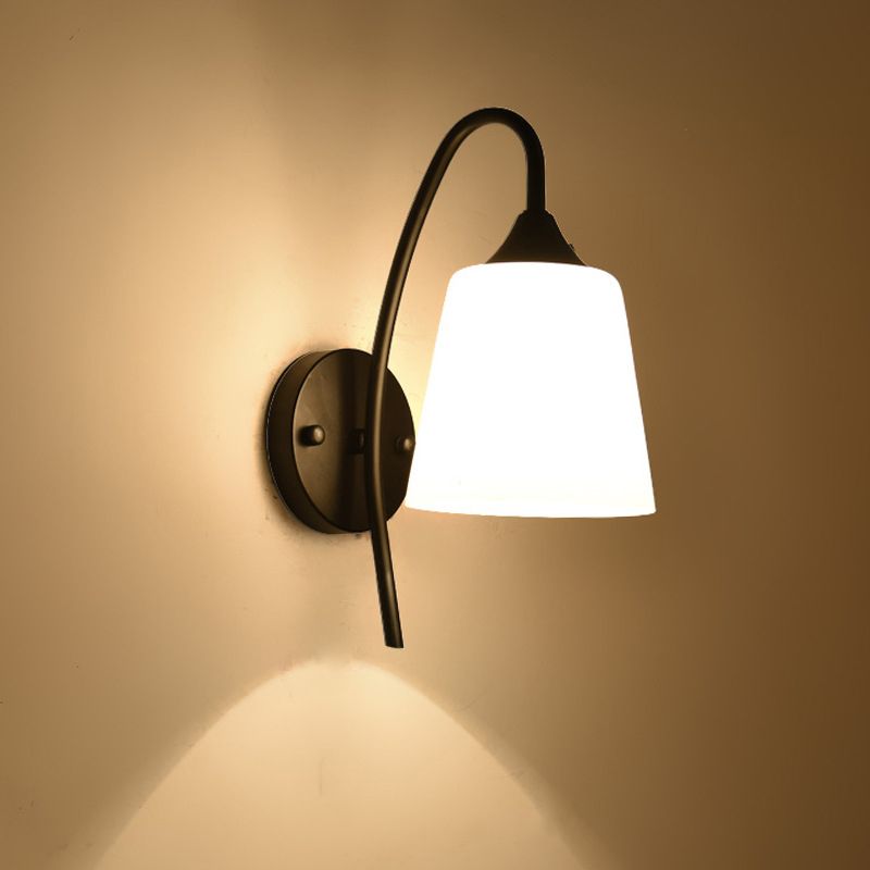 Finitura nera Luce da parete a collo di allevamento Rustico in metallo rustico 1 lampadina per la lampadina con tonalità in vetro di latte