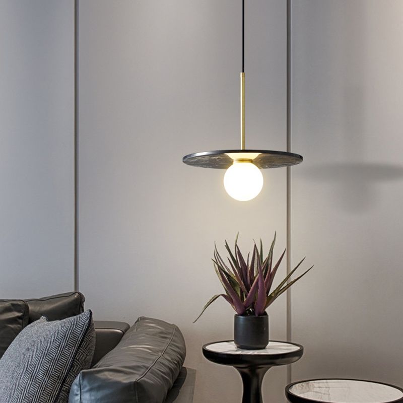 Natürlicher Marmor kleiner Anhänger Licht moderne 1-Kopf-Federlampe mit weißem Glasschatten