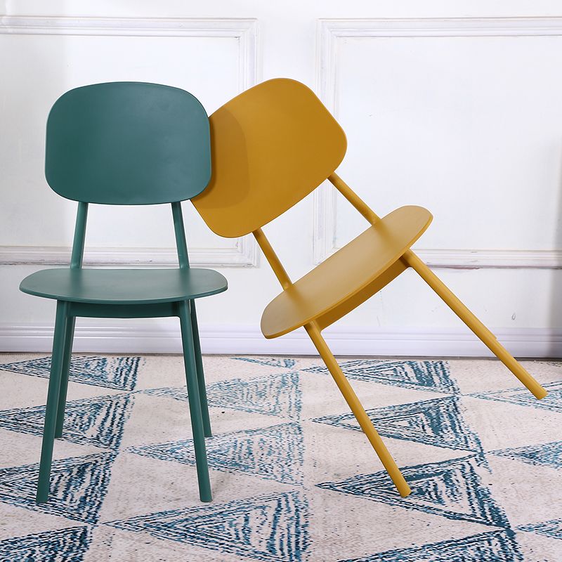 Open rug Armloze eetkamerstoelen Scandinavische plastic eetkamerstoel (set van 4)