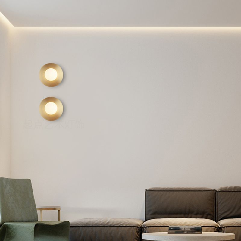 Metalen wereldwand sconce enkele bol hedendaagse stijl wandlamp voor slaapkamer
