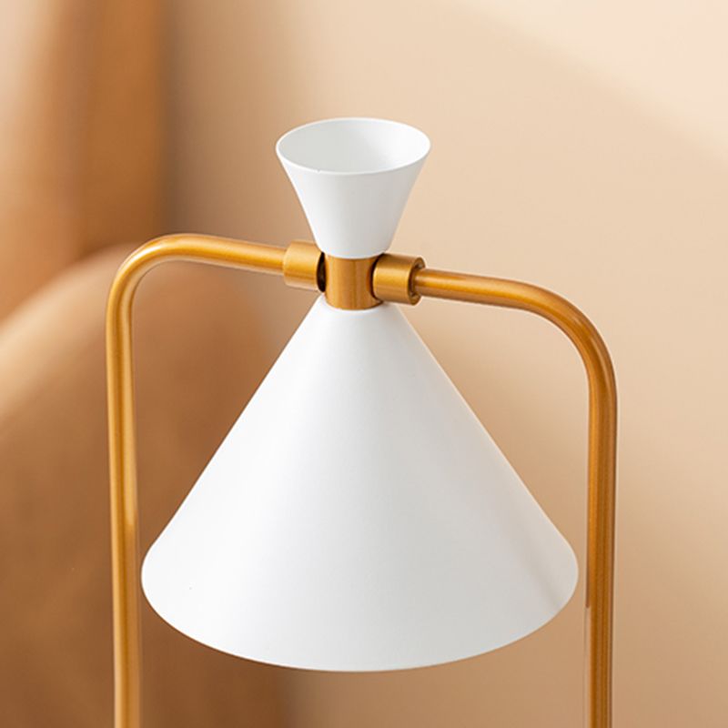 Lampada da scrivania in metallo nordico aromaterapia che si scioglie lampada da tavolo per la camera da letto