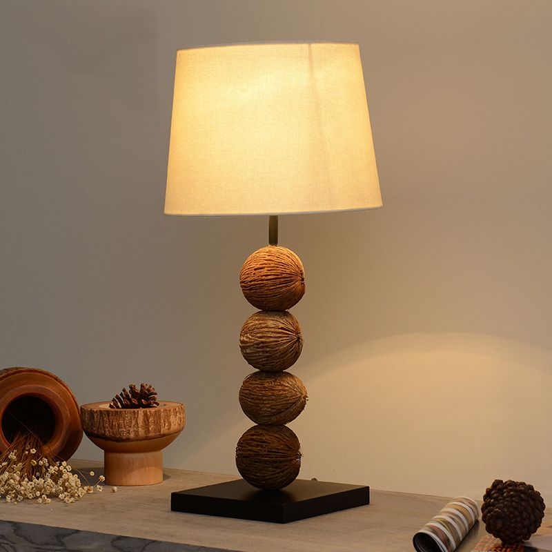 Lámpara de mesa de noche asiática de madera con forma de frutas secas, 1 lámpara de mesa de noche marrón claro con pantalla de tela