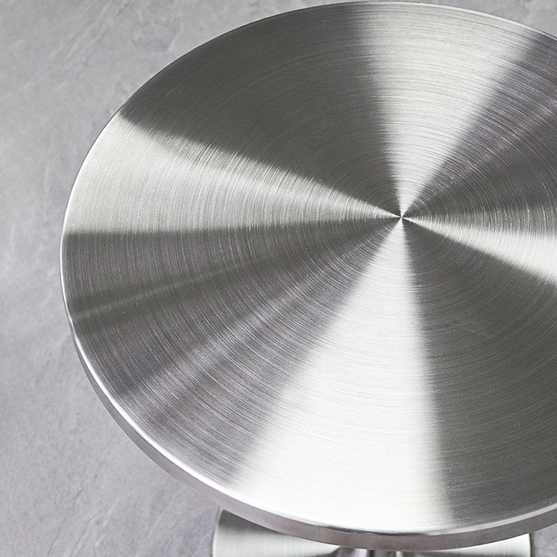 Esstisch aus Edelstahl im Industriestil mit Sockel