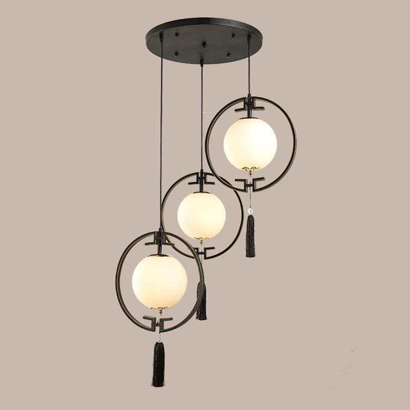 Black Cluster Globe Posting Light Chinoiserie Moderna lámpara de suspensión de vidrio blanco con anillo de borla