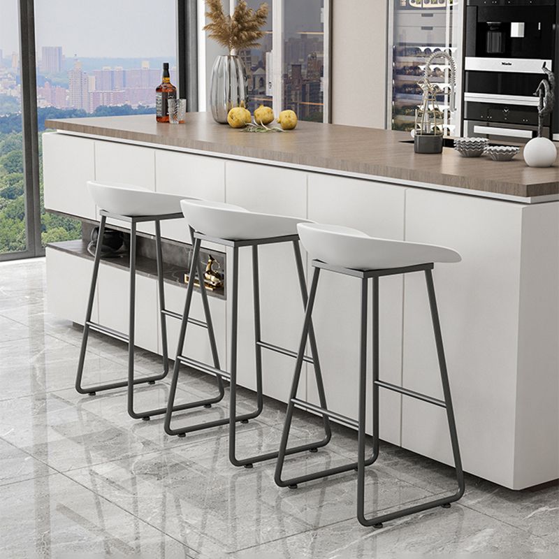 Modern Armless Backrest Counter Stool Iron Kitchen Bar Stool with Plastic Seat