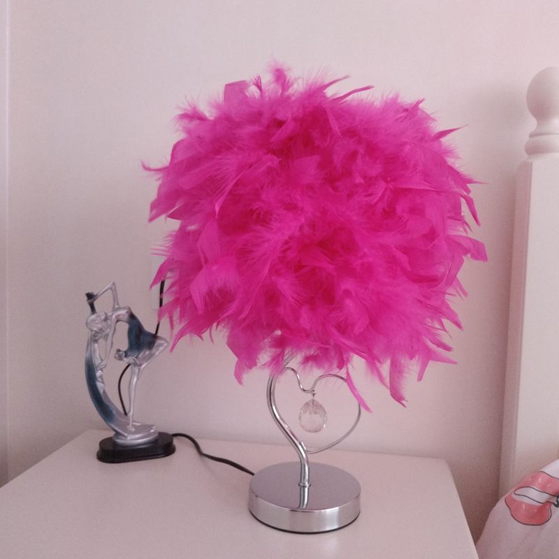 Lampada da tavolo nordica a forma di cuore amoroso con piume, 1 lampadina, lampada da tavolo decorata in cristallo in rosso/blu/bianco