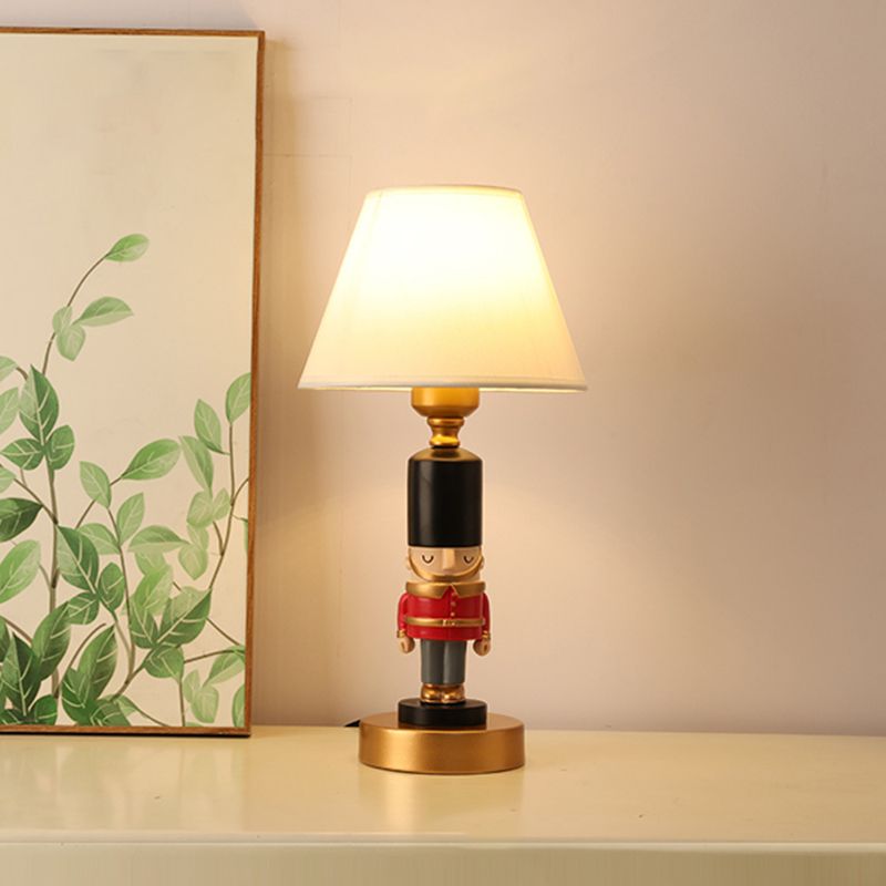 Soldier Nachttisch Lampe Harz 1 Glühbirnen Kinderstil Tischbeleuchtung mit Schatten