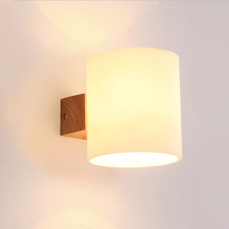 Application murale cylindroïde en bois dans la lampe murale en verre blanche de style concis moderne dans la couleur du journal
