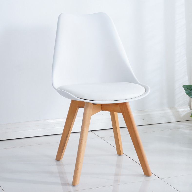 Sala da pranzo in stile glam sedia late