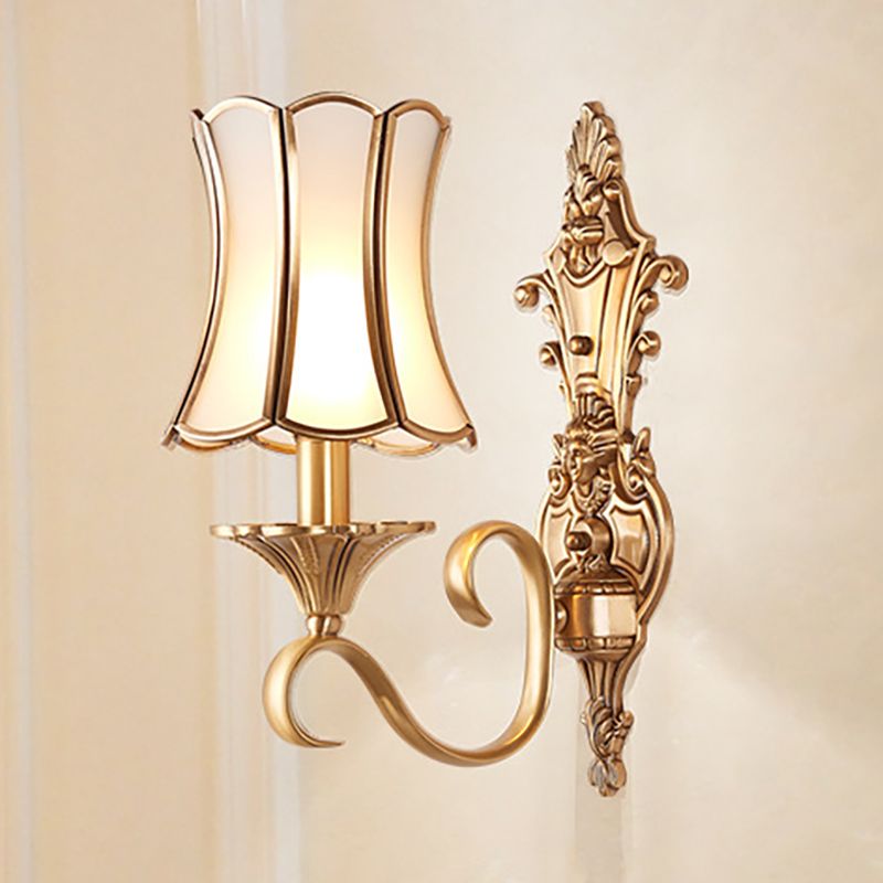 1/2 Bulbs Wall Sconce Traditional Brass Curved Metal Wall Light Fixture for Living Room
