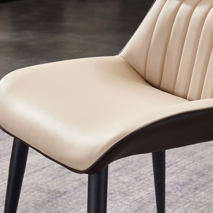 Sillas de comedor contemporáneas Sillón Parsons curvo de cuero para Brasserie