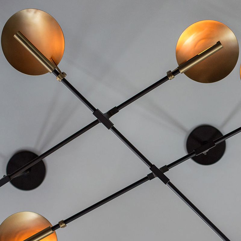Black and Gold Spoutnik Chandelier Postmodern 8-Light Metal Hanging Light avec une teinte ronde