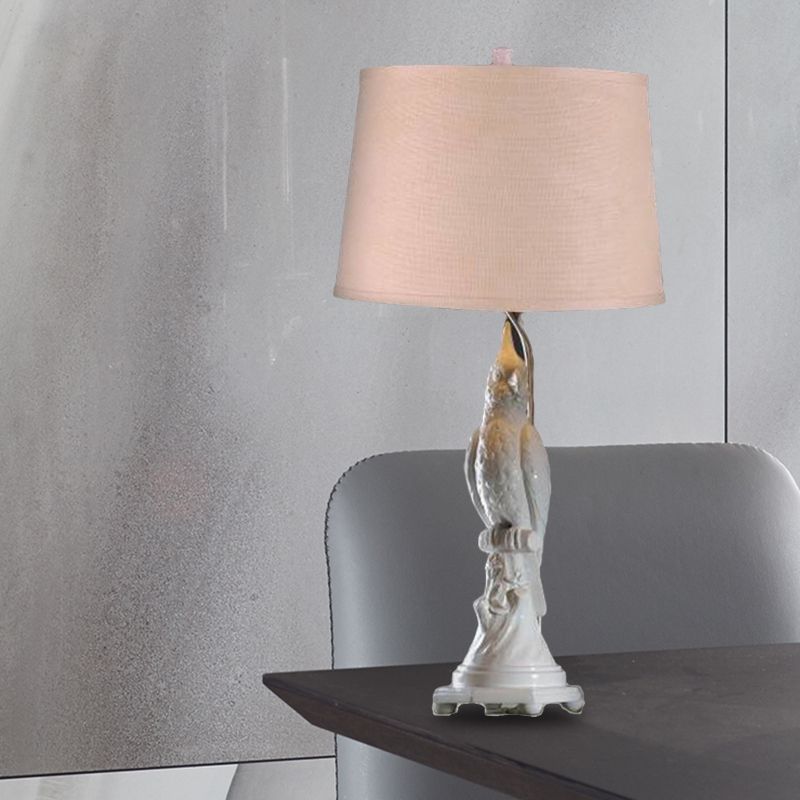 Lámpara de escritorio LED modernista con pantalla de tela, lámpara de escritorio pequeña de cono verde/blanco con base de pájaro