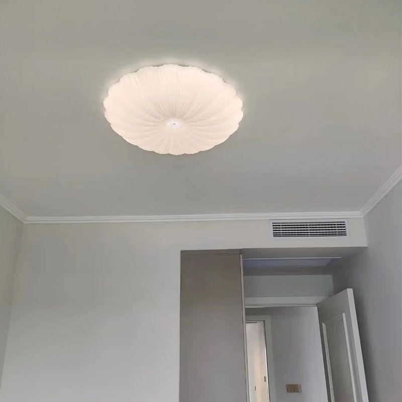Round Shape Metal Flush Light Modern Style 1 Light Flush Mount Ceiling Lights in White