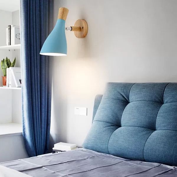 Rotatable Nordic Bottle Wall Sconce 1 Head Metal Wall Lamp for Kid Bedroom