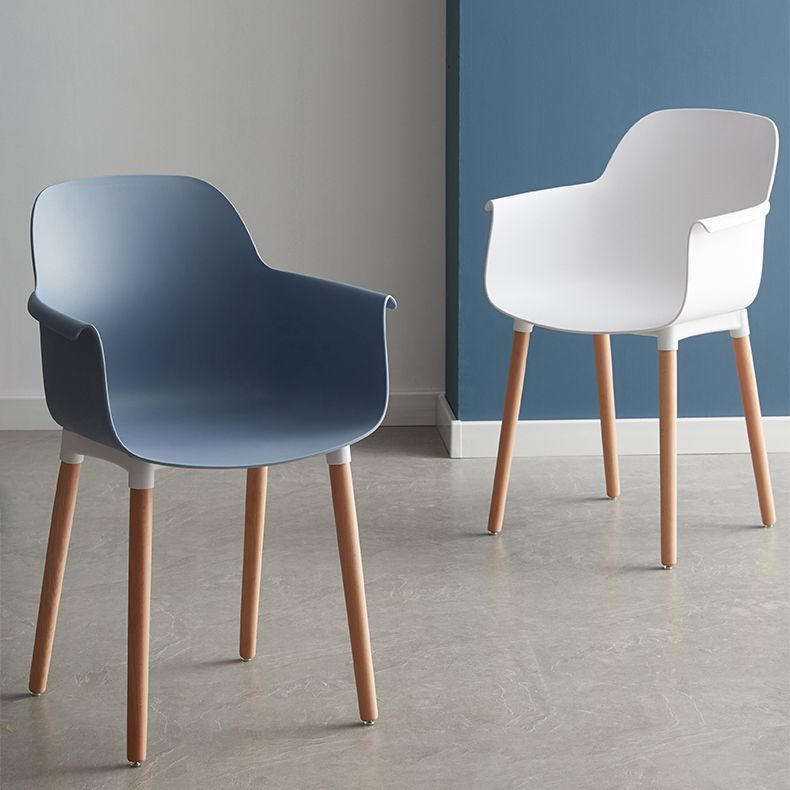 Sedia braccio da pranzo scandinavo sedia posteriore con gambe in legno per uso domestico