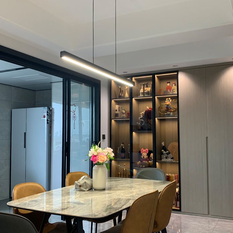 Lampada dell'isola a pendente lineare Isola lampada a sospensione moderna lampadario in metallo