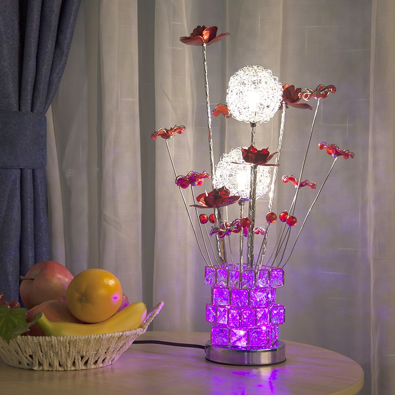 Aluminium Rubik's Cube Schreibtisch Lampe Kunst Dekor Salzraum Kristall eingebettetes LED -Nachttisch Licht mit rosa/rotem Blüte Dekor