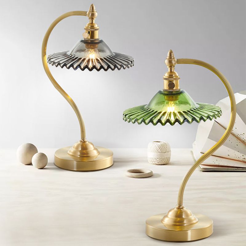 Une lampe de table contemporaine de blub lampe de bureau en verre de style moderne pour le bureau de la salle d'étude