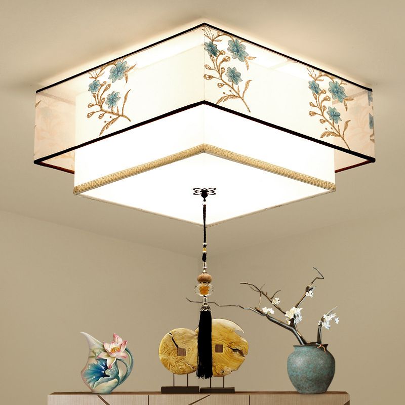 Plafonnier géométrique blanc en fer forgé de style minimaliste traditionnel avec abat-jour en tissus brodés