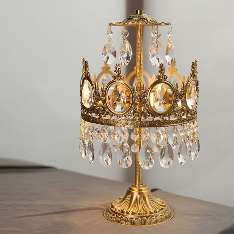 Lampada da comodino a lampadina singola Lampada da tavolo in cristallo a forma di corona antica in oro per camera da letto