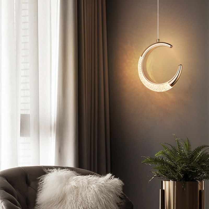 Geometry Shape Metal Hanging Ceiling Light Modern Style 1 Light Pendant Light in Gold