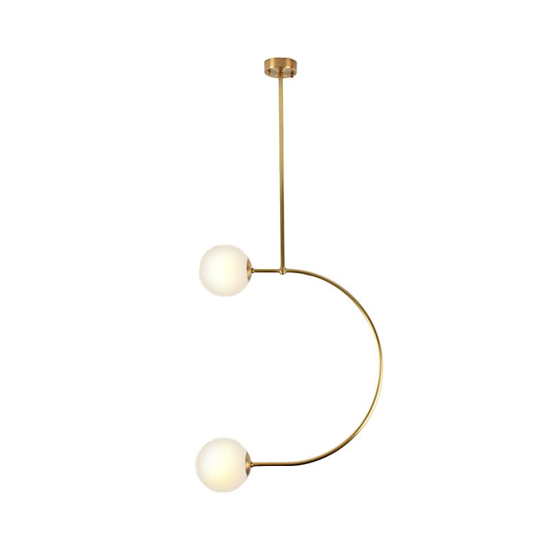 Luz de colgante colgante en forma de metal C con tono de pelota de vidrio de leche Modern 2 luces suspendidas Lámpara en oro