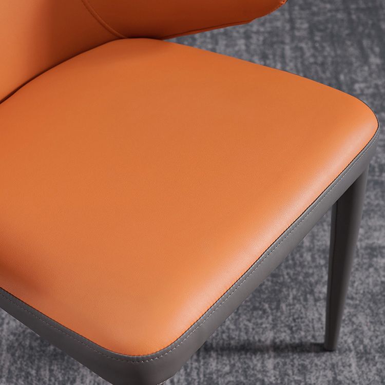 Silla de comedor de cuero contemporánea con respaldo sólido con acabado mate y sillón de hotel