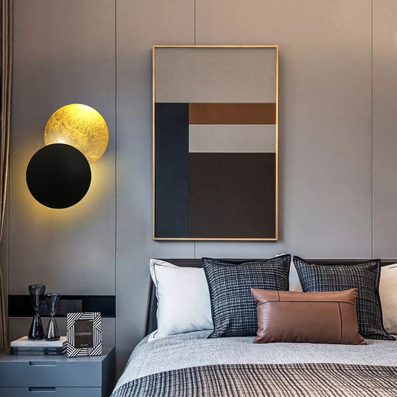 Wrought Iron LED Rotatable Wall Lamp in Modern Creative Style Gold Foil Circular Wall Sconce for Bedroom