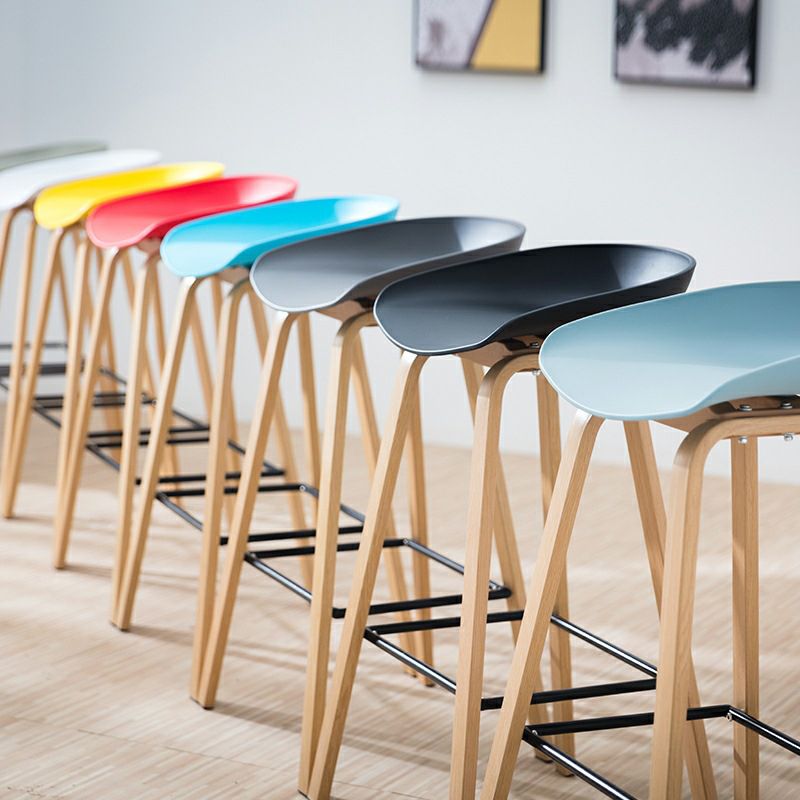 Moderner Stuhl mit Massivholz -Bar mit Fußstütze mit einem Bistro -Bistro -Hocker von Fußstützen 30 Zoll
