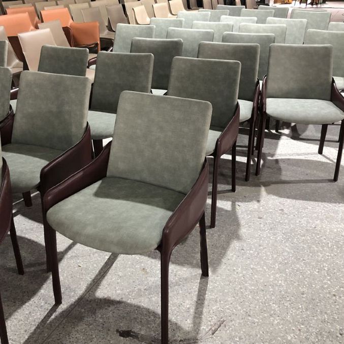 Silla de comedor de metal moderno, silla de comedor con brazo de cuero para uso doméstico