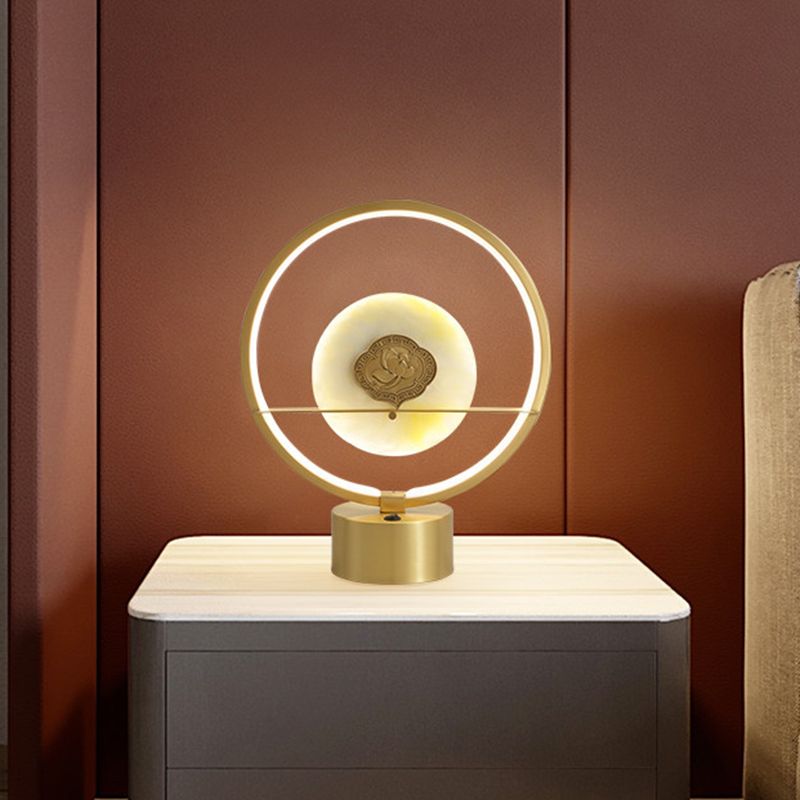 NORMA NORDICA NIGHTA NIGHT LIGHT MEDLIC MESA DE MESTRA DE MESTRA DE MESTAJE CON JADEITE RED REDECTO EN GOLD