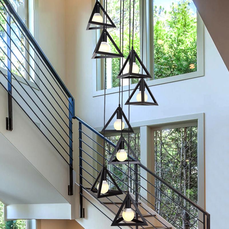 Lámpara de suspensión de marco de triángulo moderno 8 luces de metal múltiple lámpara colgante en negro