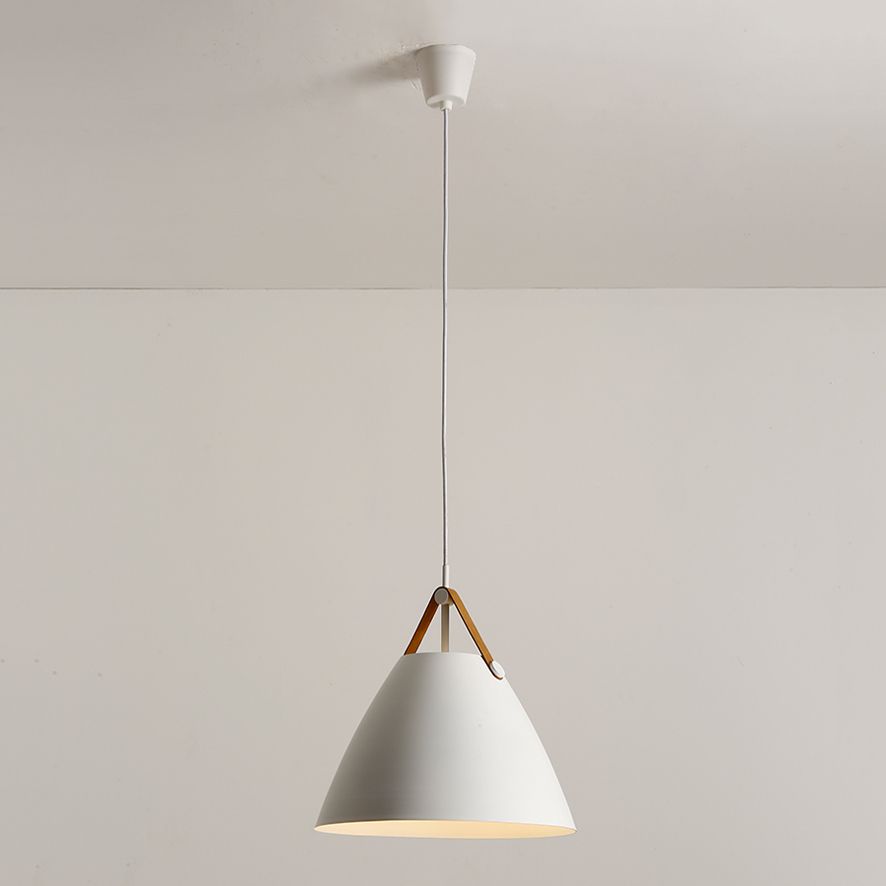 Lumière suspendue en métal