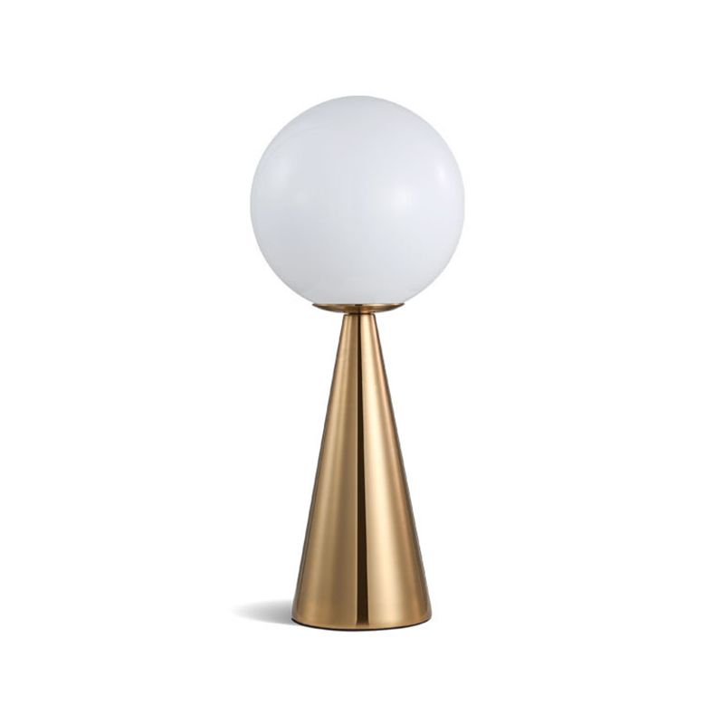 Lámpara de mesa de cristal Gold Globe en lámpara de escritorio de hierro forjado de estilo moderno y lujoso para espacios interiores