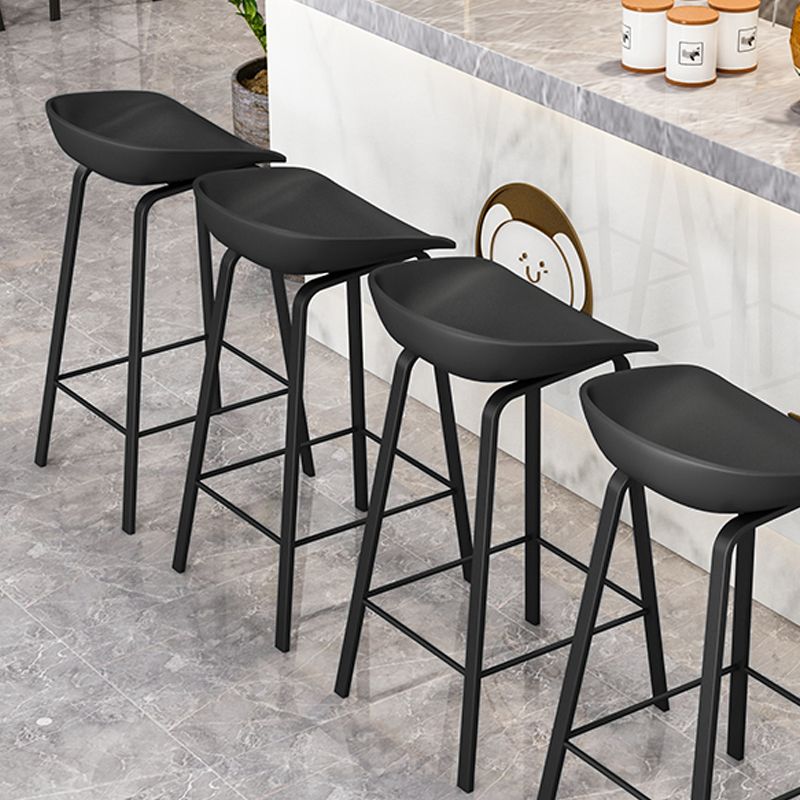 Indoor Contemporary Plastic Bucket Seat Bar Stool with Footrest