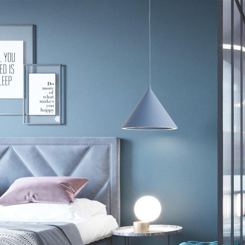 Forme de cône en métal Lumières suspendues modernes Macaron style 1 pendentif lumineux Light pour salle à manger