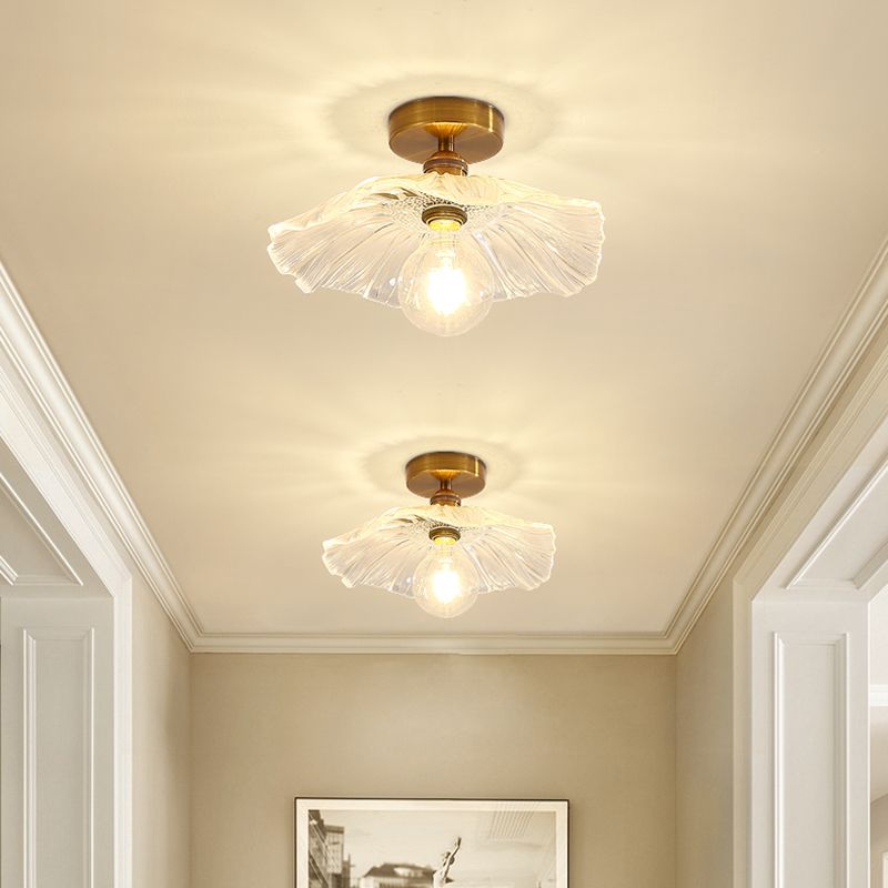 Lampada da soffitto moderna e semplice a forma di loto Plafoniera in rame a 1 luce con paralume in vetro