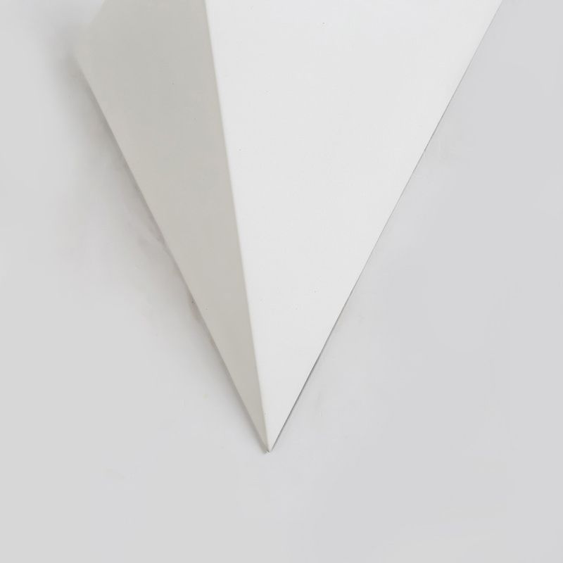 Luz de la pared de la pared del triángulo minimalista Lámpara de pared de la sala de estar LED metálico cálida/blanca en blanco