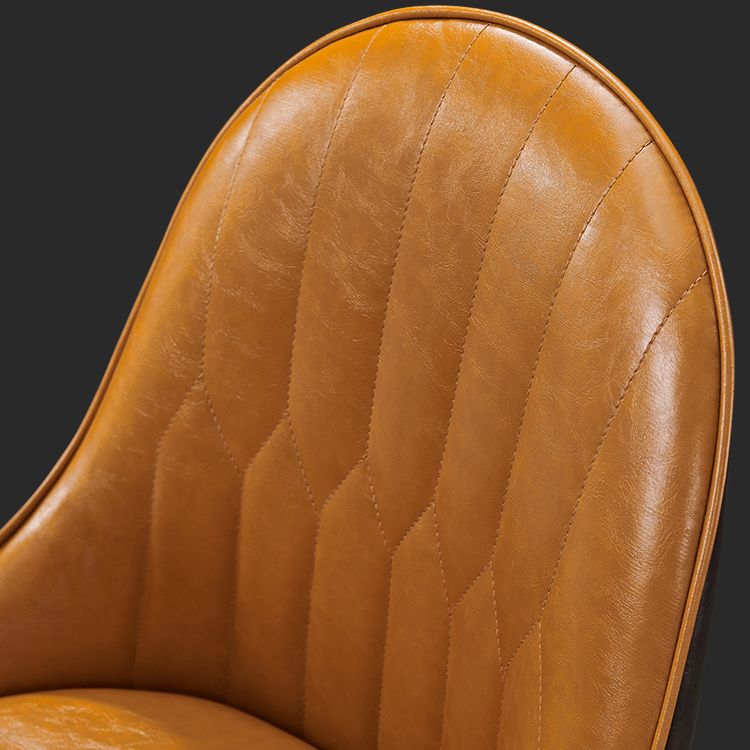 Chaise de salle à manger en cuir de style glam nordique chaise Parsons chaise avec des jambes en bois