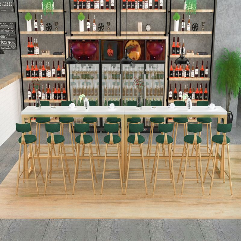 Mesa de barra de pub interior de rectángulo glamoroso de la barra de hierro dorada de oro con pedestal de caballete