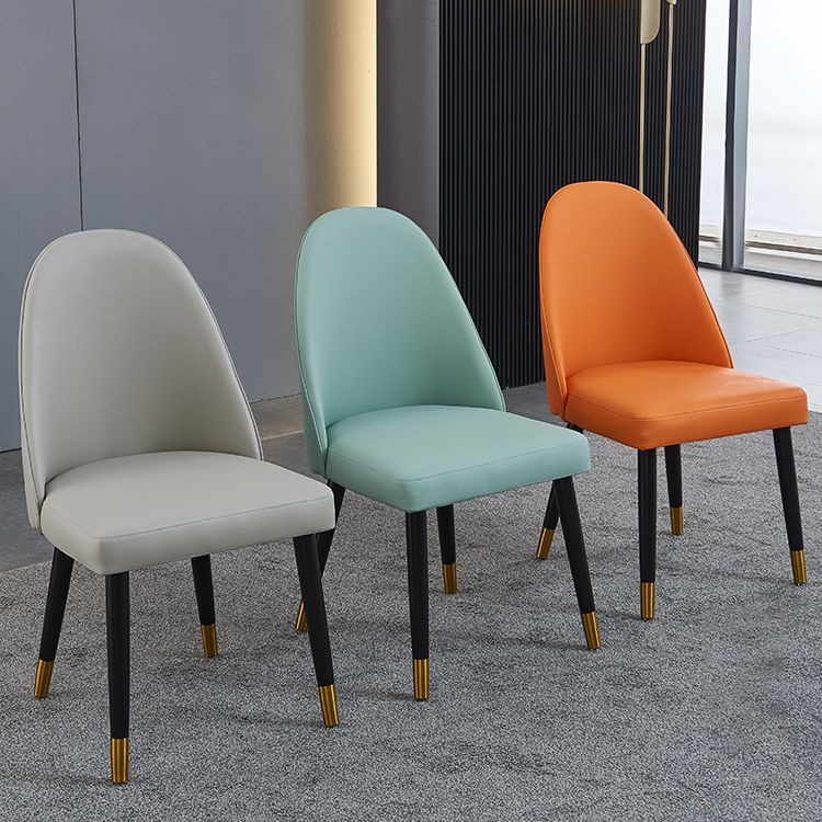 Sillas de comedor de madera Glam sin brazos, sillas de comedor de piel sintética para uso doméstico (juego de 2)