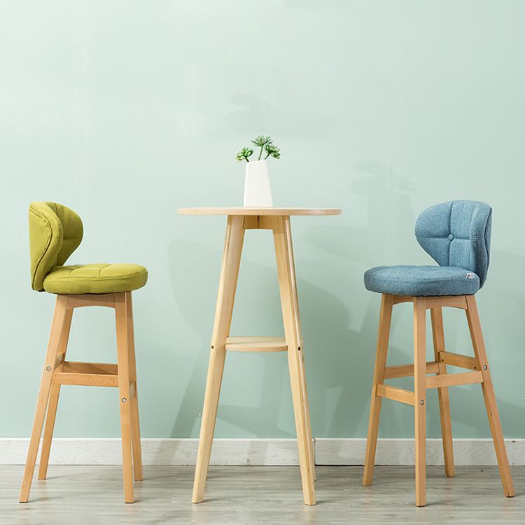 Taburete de bar de estilo escandinavo con respaldo bajo y patas de madera para restaurante y bar