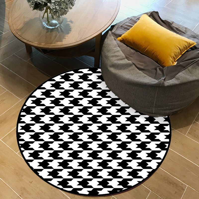 Stylish Houndstooth Pattern Rug Black and White Modern Rug Polyester Pet Friendly Washable Non-Slip Area Rug for Bedroom