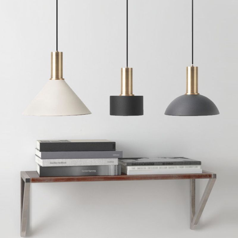 Lampe suspendue nordique 1 bulbe noir et or rond / cône / cylindre pendentif suspendu à la nuance de fer pour la cuisine