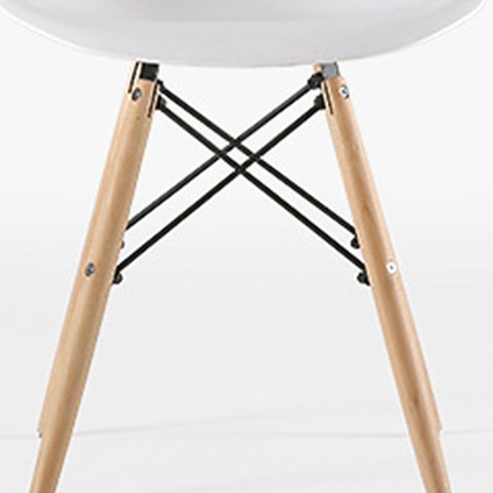 Legno sedia da pranzo scandinavo.