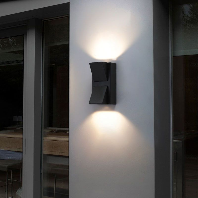 Modern Style Wall Mount Light Black LED Wall Sconce Light with Aluminum for Patio