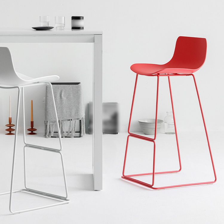 Nordic Plastic Bar Stool Bucket Counter Bar Stool with Metal Legs